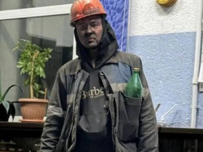 
                    Токаев наградил орденом электрослесаря шахты имени Костенко
                