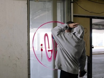 
                    Взломали домофон и выбросили из окна посуду: в Астане поймали вандалов
                