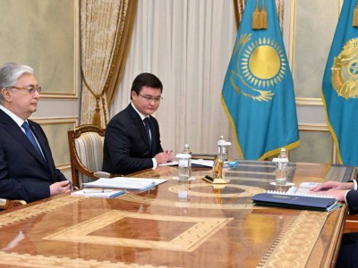 
                    Токаев принял Такиева
                