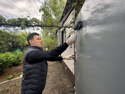 
                    «Өнегелі ұрпақ»: неравнодушные алматинцы помогают пенсионерам навести порядок во дворах
                