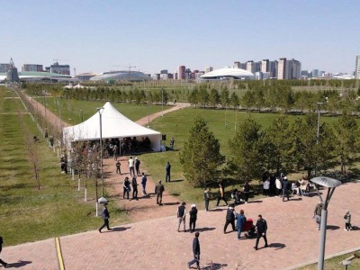 
                    Депутаты маслихата Астаны высадили деревья в Ботаническом саду
                