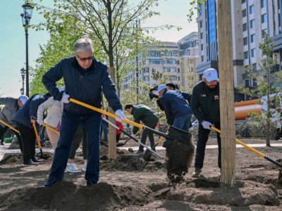 
                    Токаев посадил дерево на аллее «Улытау» в Астане
                
