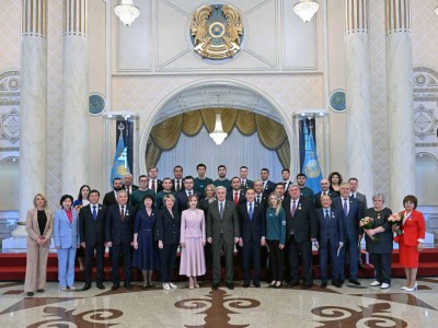 
                    Глава государства наградил ряд казахстанцев
                