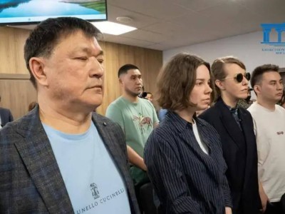 
                    Собчак пояснила свое появление на суде Бишимбаева: Мы ни с кем не связаны
                