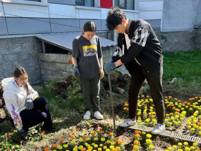 
                    «Алматы - наш общий дом»: более 500 деревьев и 20 тысяч цветов посадили дети в школах города
                
