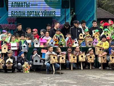 
                    Алматинские школьники смастерили более двухсот скворечников
                