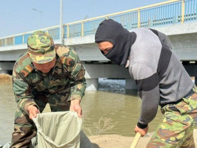 
                    Первенец родился у атырауского спасателя во время паводков
                