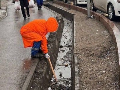 
                    Во время дождя в Алматы задействуют 52 мобильные бригады коммунальных служб
                