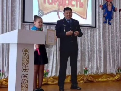 
                    Школьницу за честность поблагодарили полицейские Экибастуза
                