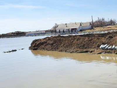 
                    Более 97 тыс. человек эвакуировали в Казахстане из-за наводнения
                