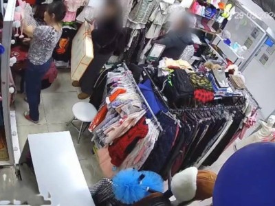 
                    Мужчина украл детскую одежду в торговом доме Астаны
                