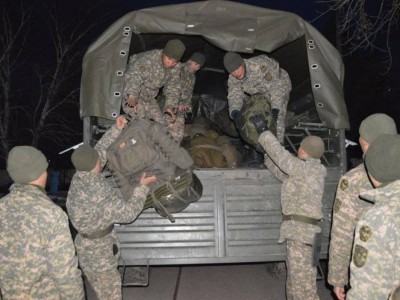
                    Более 500 военнослужащих Минобороны направлены на борьбу с паводками
                