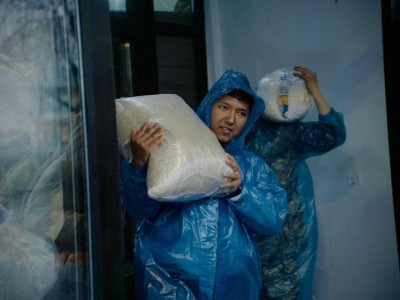 
                    Сбор гуманитарной помощи в Алматы пострадавшим от наводнения регионам продолжается
                