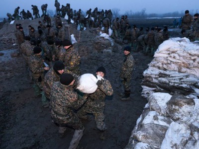 
                    Более трех тысяч человек борются с паводками в СКО
                