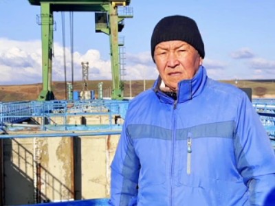 
                    Пенсионер-крановщик помог избежать прорыва плотины в Актобе
                