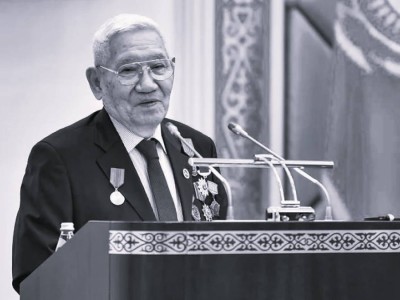 
                    Скончался первый председатель Сената Парламента РК Байгелди Омирбек
                