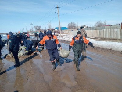 
                    Из зон ЧС эвакуировано более 11 тысяч казахстанцев
                