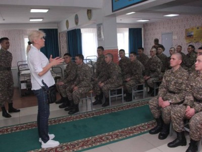 
                    Солдатские матери довольны условиями службы в Алматы
                