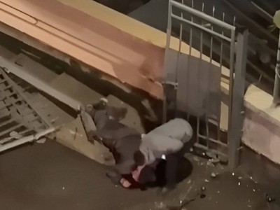 
                    Житель ЖК переехал на джипе и добил кулаками охранника в Алматы
                