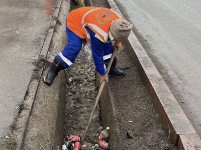 
                    За засорение арыков и ливневок будут штрафовать в Алматы
                