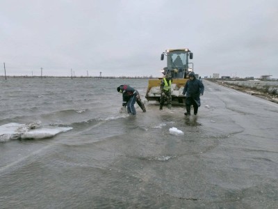 
                    Трассу Самара – Шымкент затопило талыми водами
                