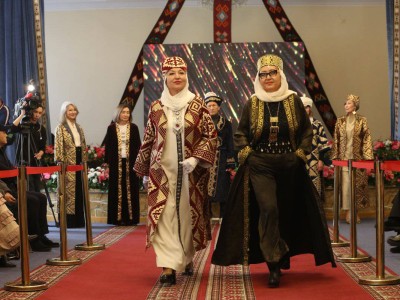 
                    Как отметили День национальной одежды в Алматы
                