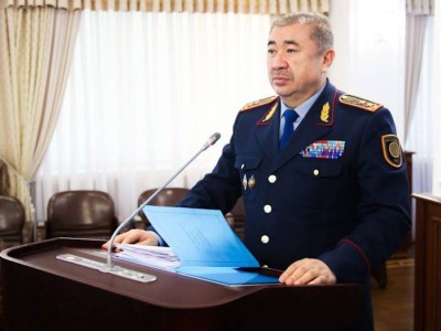 
                    Экс-главу МВД Тургумбаева допросили в рамках уголовных дел по январским событиям
                