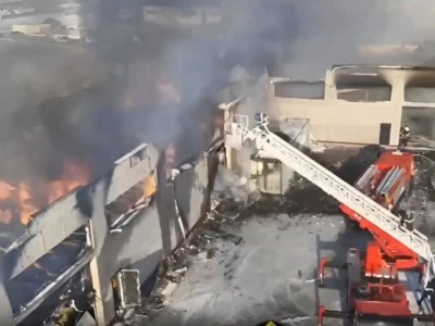 
                    Пожар разгорелся на складах в Астане
                