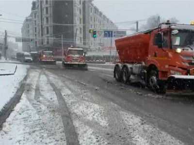 
                    В Алматы выпало до 10 см снега
                