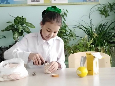 
                    Парфюм с нотами казахской степи произвела акмолинская школьница
                