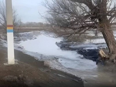 
                    Дорожники помогают затопленному селу в Абайской области
                