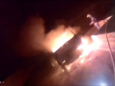 
                    Глазами пожарного: два автомобиля за сутки воспламенились в Мангистау
                