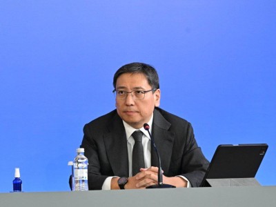 
                    Досаев рассказал, какие факторы определяют развитие Алматы
                