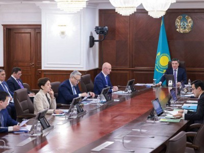 
                    Премьер-министр раскритиковал работу акиматов
                