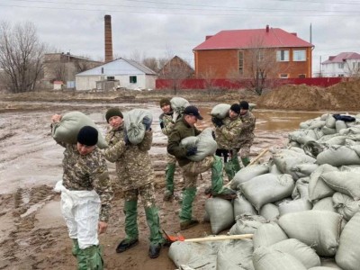 
                    Предотвратить паводки помогают военнослужащие в ЗКО
                