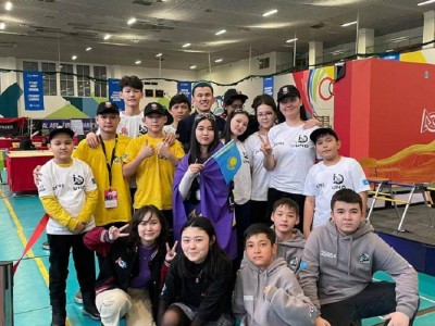 
                    Алматинские школьники выиграли путевки в Хьюстон и Лондон по робототехнике
                