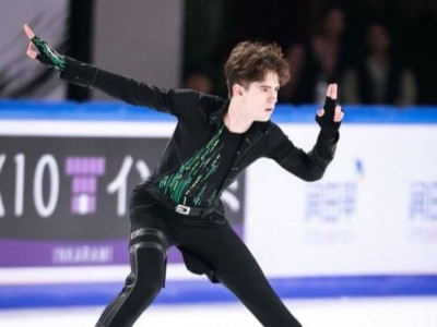 
                    Михаил Шайдоров выиграл международный турнир по фигурному катанию
                