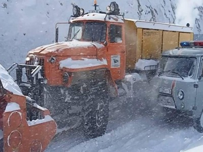 
                    Беременную женщину до больницы сопроводили спасатели и полицейские в ВКО
                