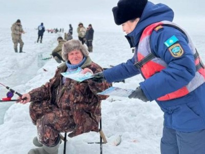 
                    Спасатели рассказали рыбакам на озере Алаколь о мерах безопасности
                