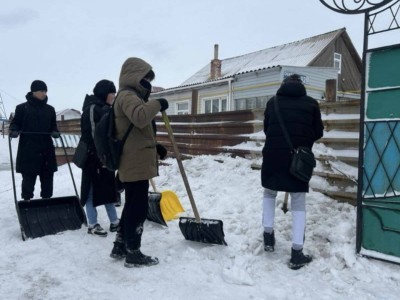 
                    Марафон добрых дел: студенты Астаны помогли убрать снег
                