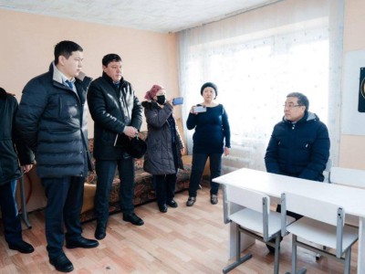 
                    Аким Абайской области проверил состояние общежития в Семее
                