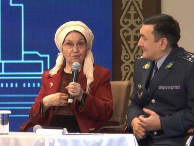 
                    Зейнеп Ахметова встретилась с полицейскими Алматы
                