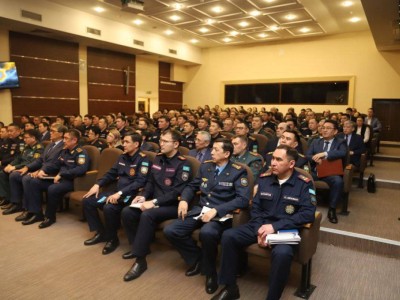 
                    Новый министр по ЧС провел первое совещание с личным составом
                