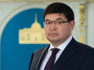 
                    Министром финансов стал Мади Такиев
                