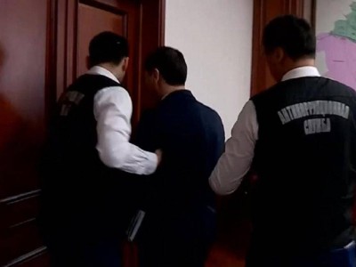 
                    «Я сколько раз предупреждал»: аким Шымкента опубликовал видео задержания чиновника
                