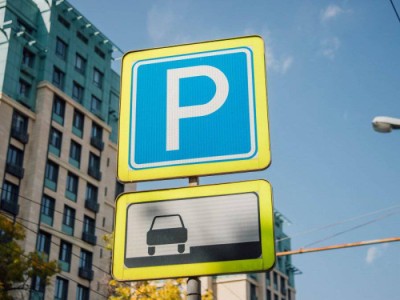 
                    Сколько заработали платные парковки в Алматы после их перезапуска
                