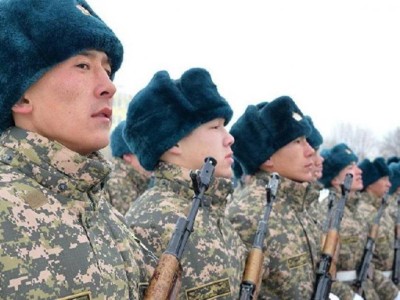 
                    Токаев подписал указ об увольнении военнослужащих в запас и призыве в армию
                