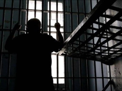 
                    Арестант напал на врачей в колонии Уральска
                