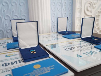 
                    Молодых писателей и поэтов наградили Президентской премией в Алматы
                