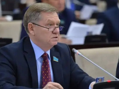 
                    «Идиоты и дураки есть»: о заявлении российского историка про казахов высказался сенатор Ершов
                